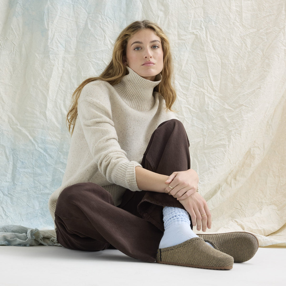 The Casual Clog in Toffee Raffia-Knit | Rothys Women