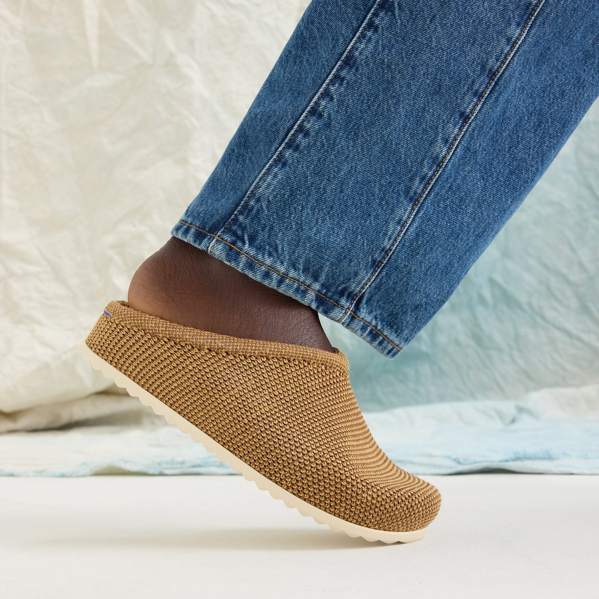 The Casual Clog in Wheat Raffia-Knit | Rothys Women
