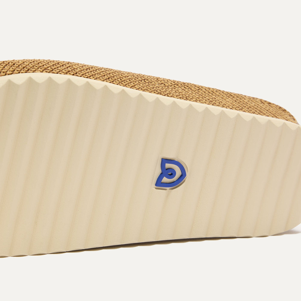 The Casual Clog in Wheat Raffia-Knit | Rothys Women