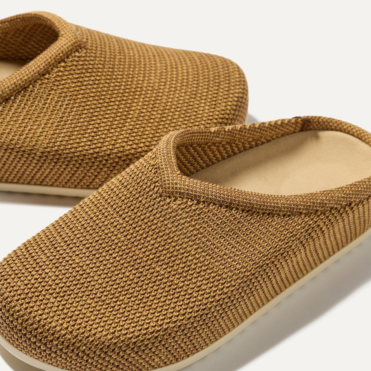 The Casual Clog in Wheat Raffia-Knit | Rothys Women