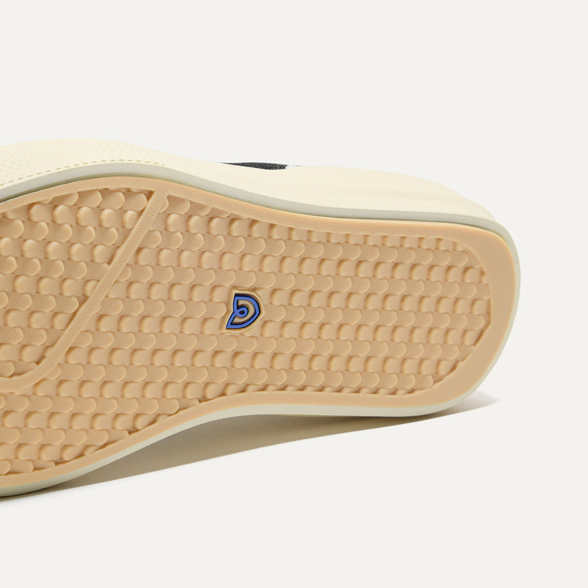 The Women's RS02 Sneaker in Jet | Rothys Women