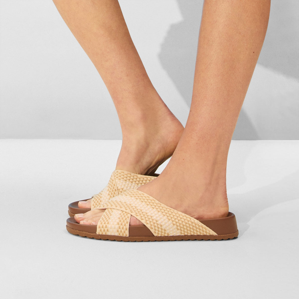 The Weekend Slide in Vanilla Cone | Rothys Women