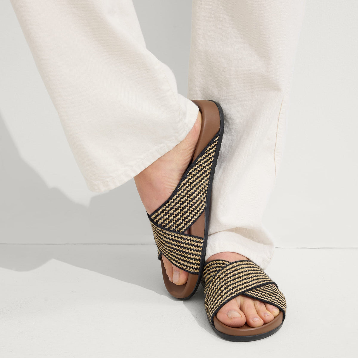 The Weekend Slide in Toffee Stripe | Rothys Women