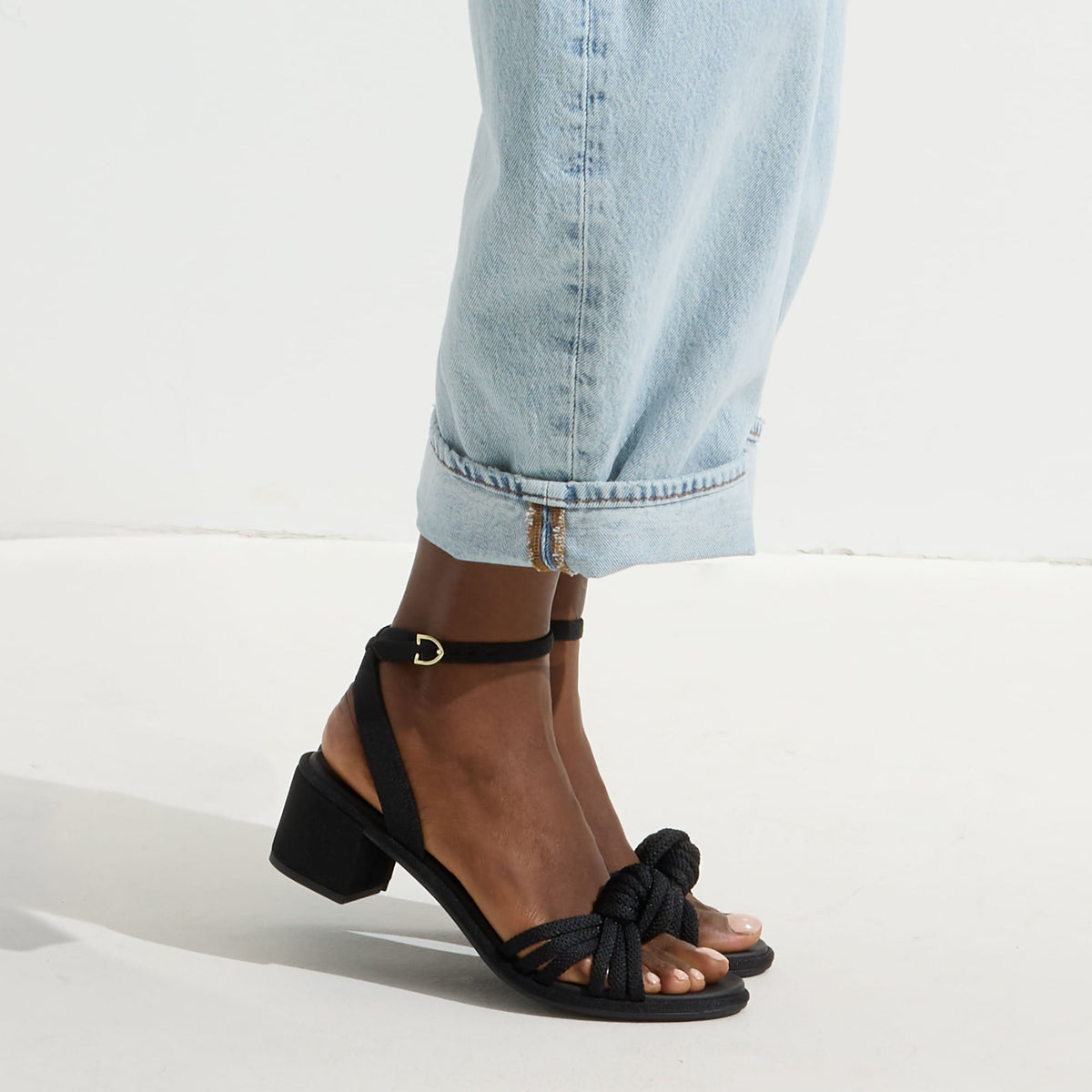 The Knot Sandal in Black | Rothys Women