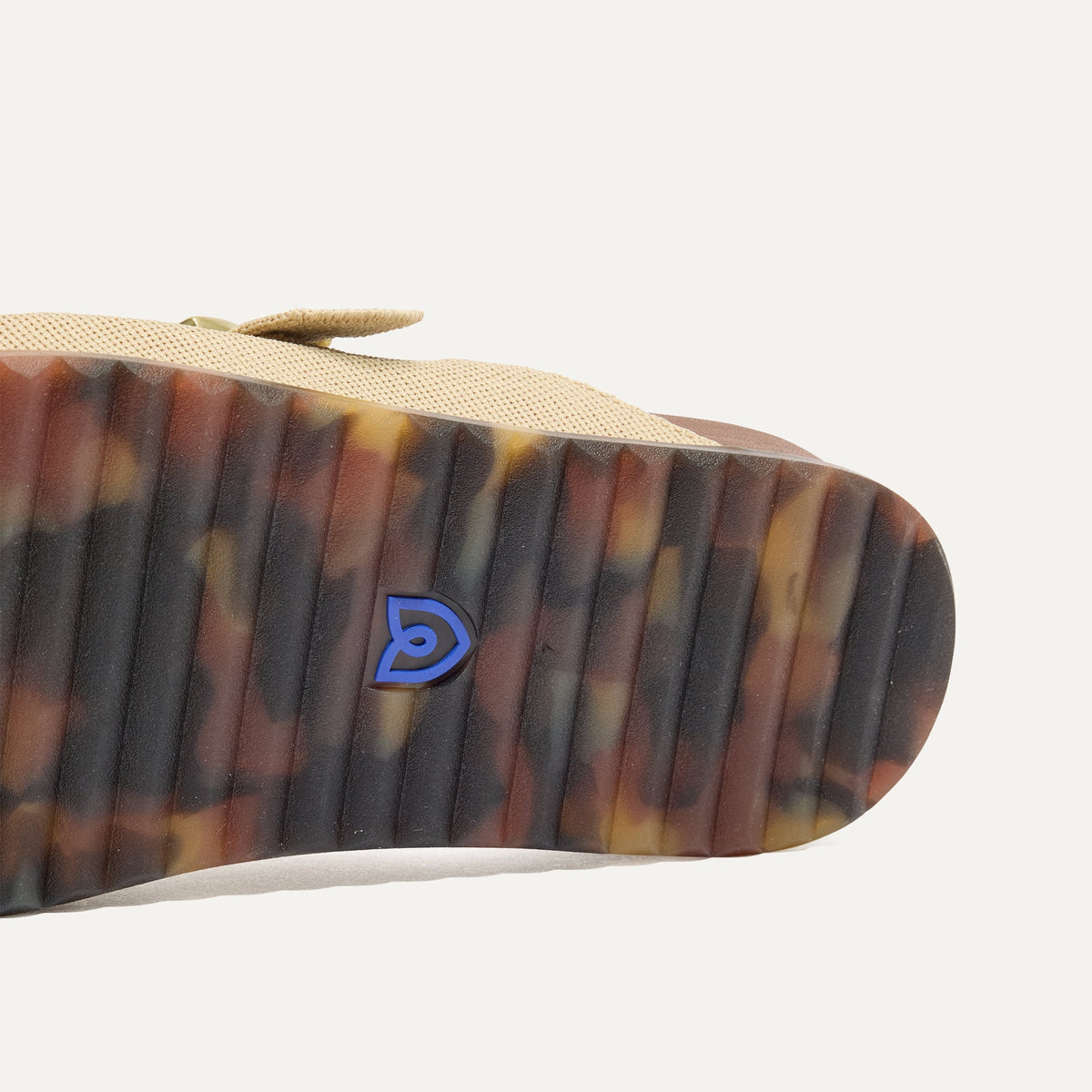 The Buckle Slide in Eyelet Wheat | Rothys Women