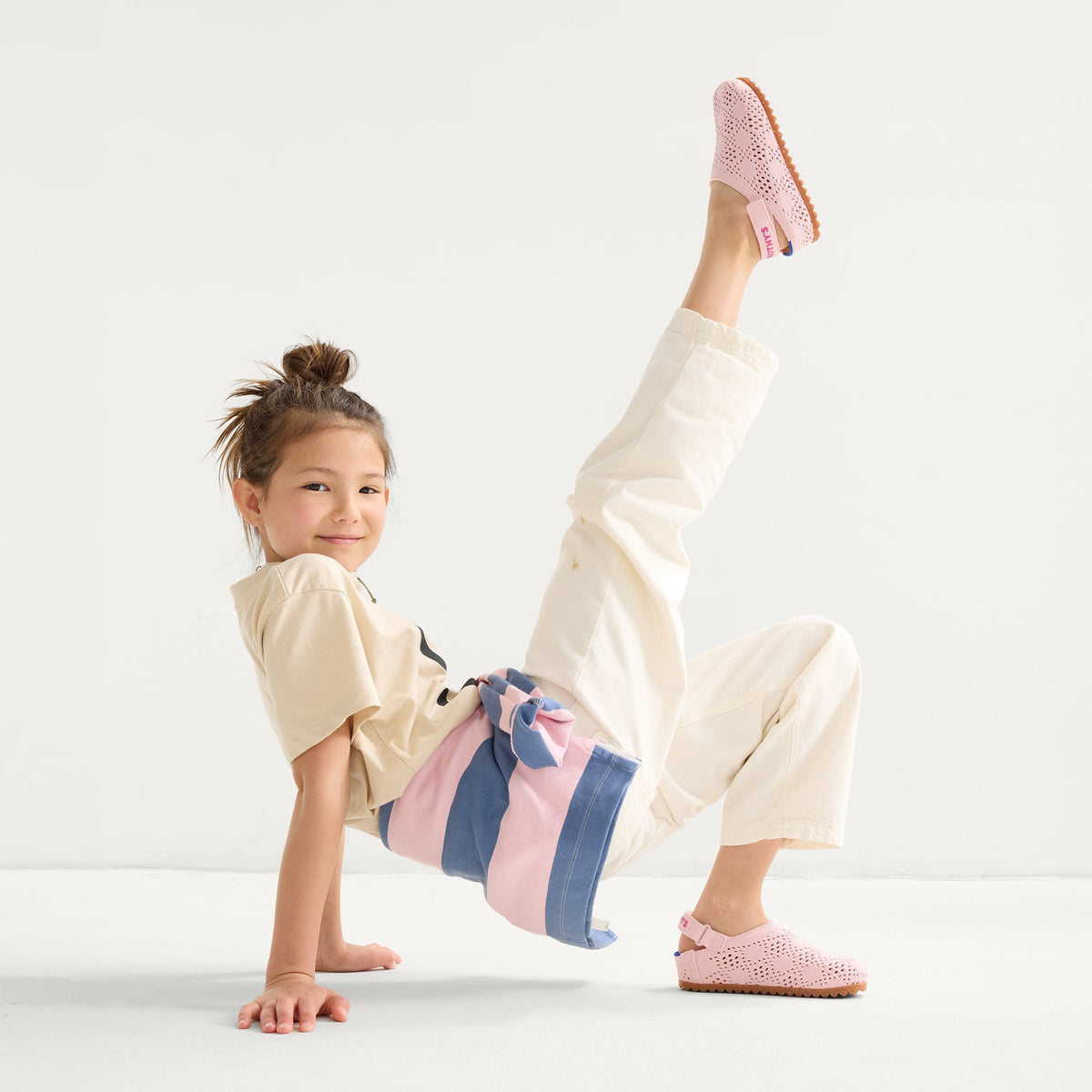 The Kids Clog in Pink Crochet | Rothys Women|Kids|New