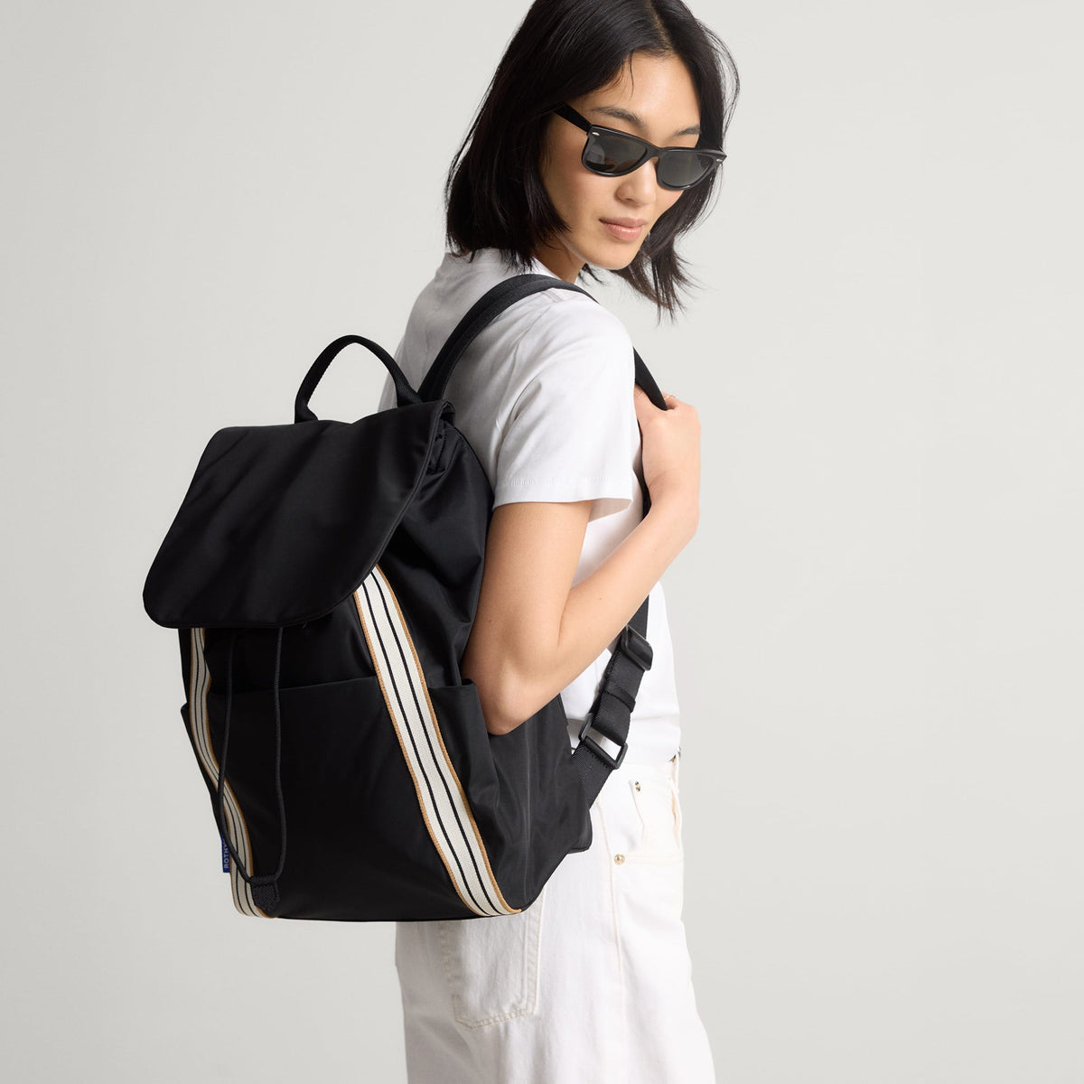 Lightweight Travel Cinch Backpack in Ink | Rothys Women|Bags