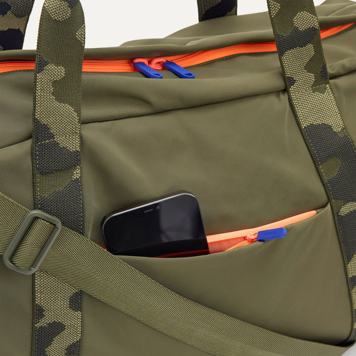 Lightweight Travel Duffel Bag in Forest | Rothys Women|Bags