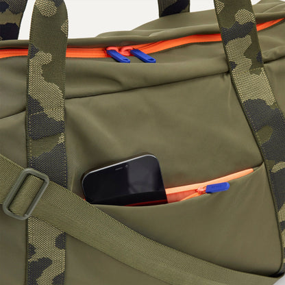 Lightweight Travel Duffel Bag in Forest | Rothys Women|Bags