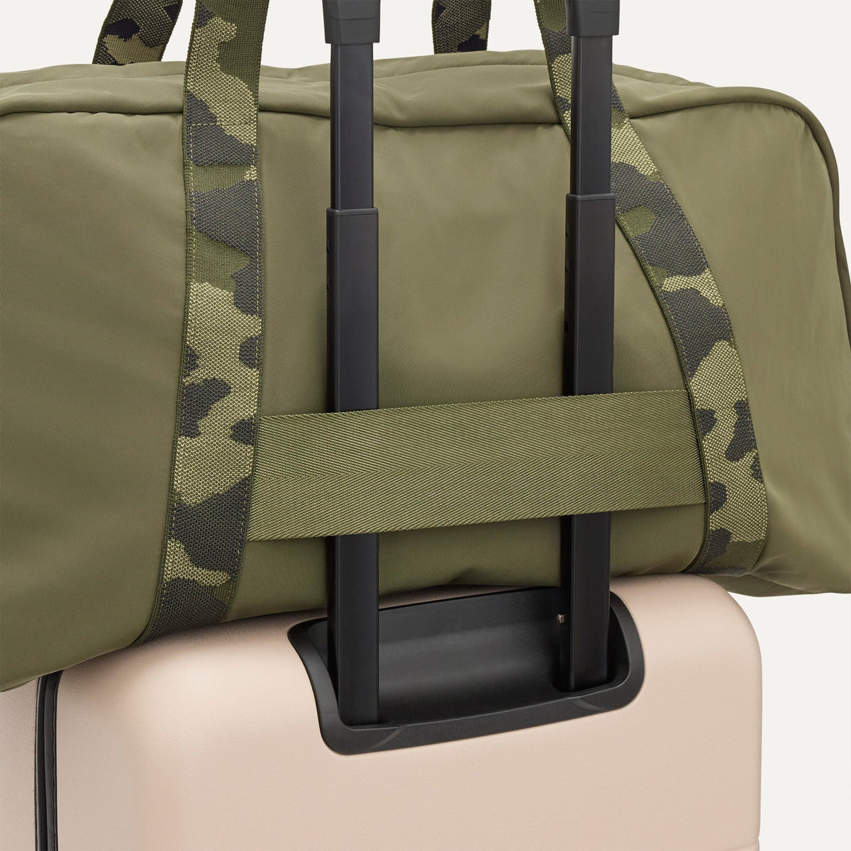 Lightweight Travel Duffel Bag in Forest | Rothys Women|Bags