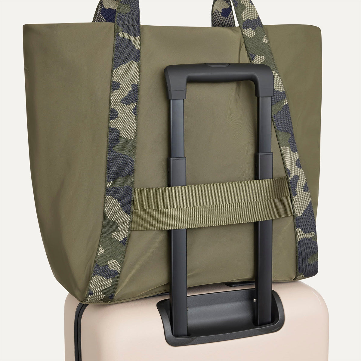 The Travel Tote in Forest | Rothys Women|Bags