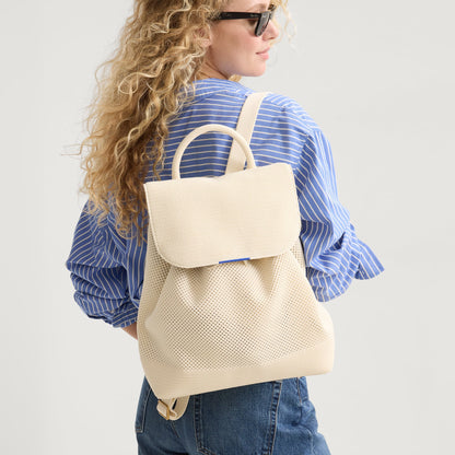 The Cinch Backpack in Coconut Crochet | Rothys Women|Bags