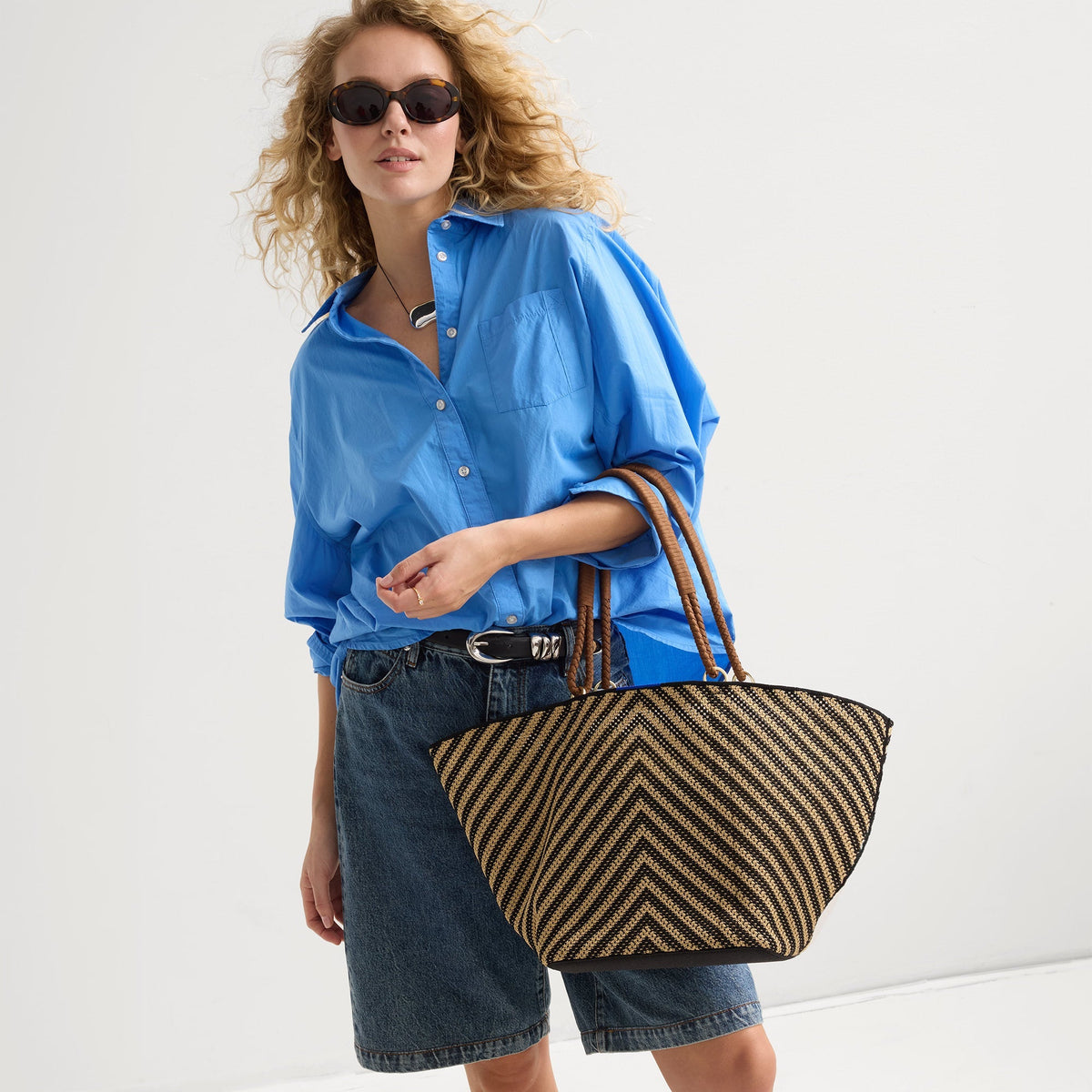 Women's Beach Bag in Toffee Chevron | Rothys Women|Bags