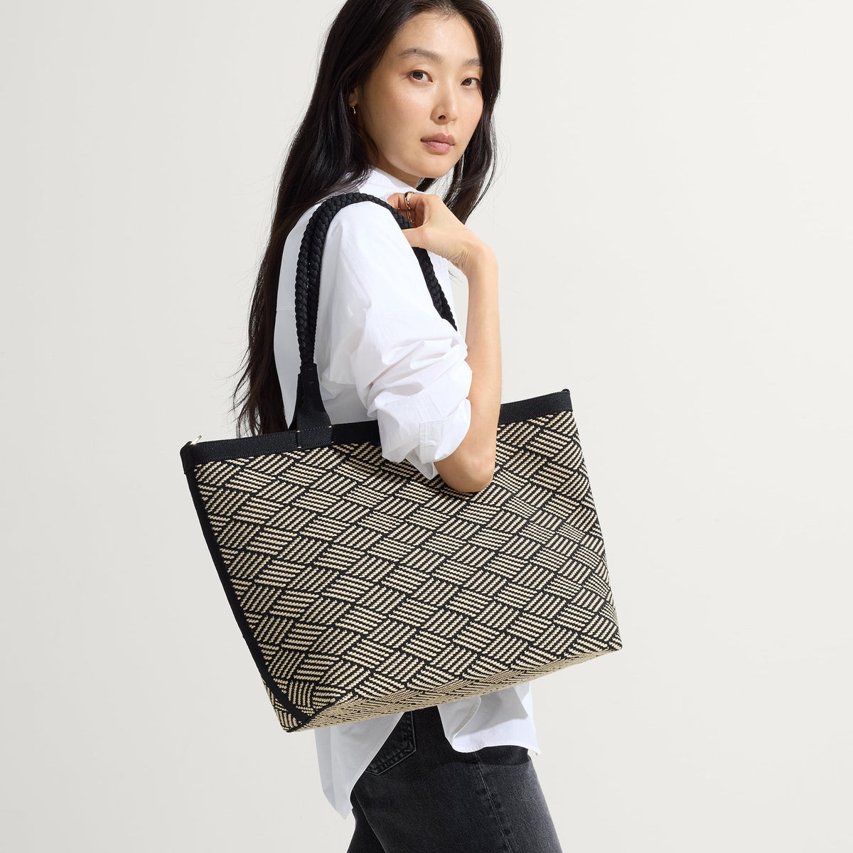 The Lightweight Zipper Tote in Polar Zig Zag | Rothys Bags