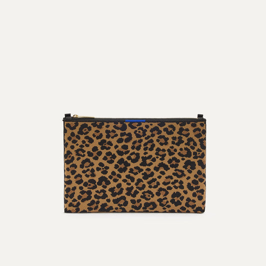 The Convertible Clutch in Toasty Cat | Rothys Bags