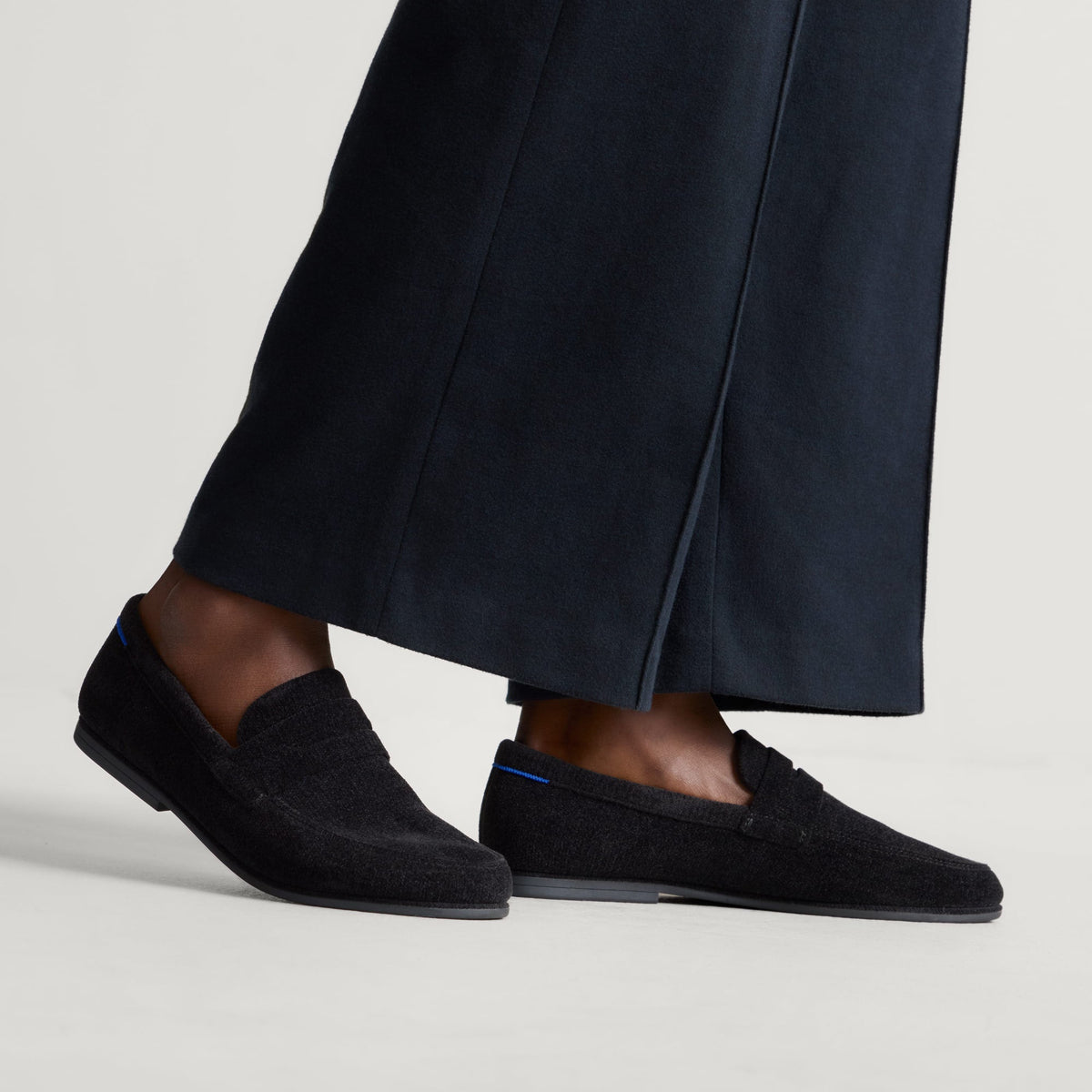 Men's Ravello Penny Loafer in ReVelvet™ Black | Rothys Men
