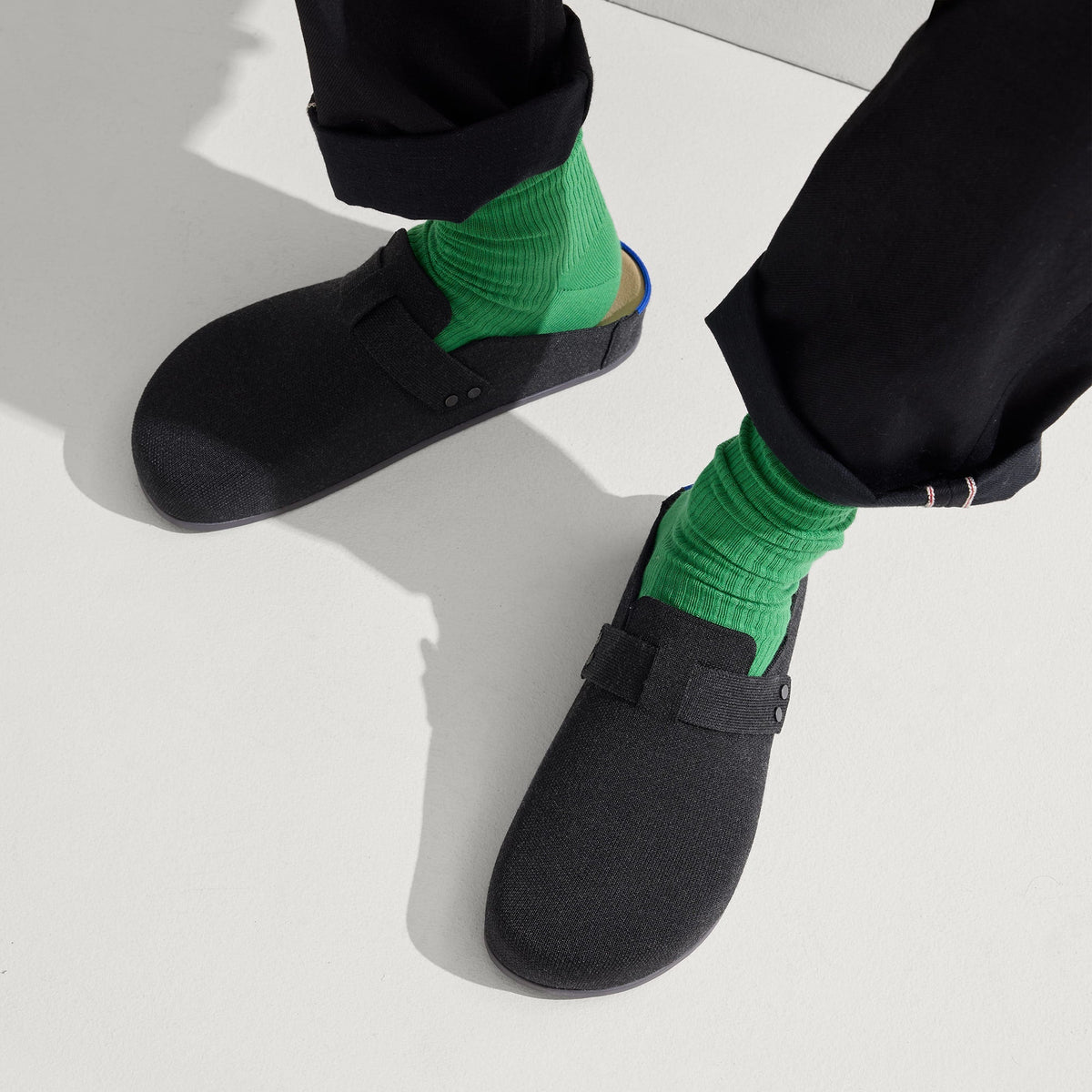 The Men's Clog in Soft Black | Rothys Men