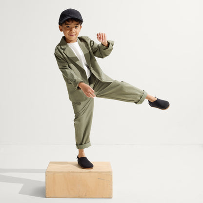The Kids Clog in Original Black | Rothys Kids|New