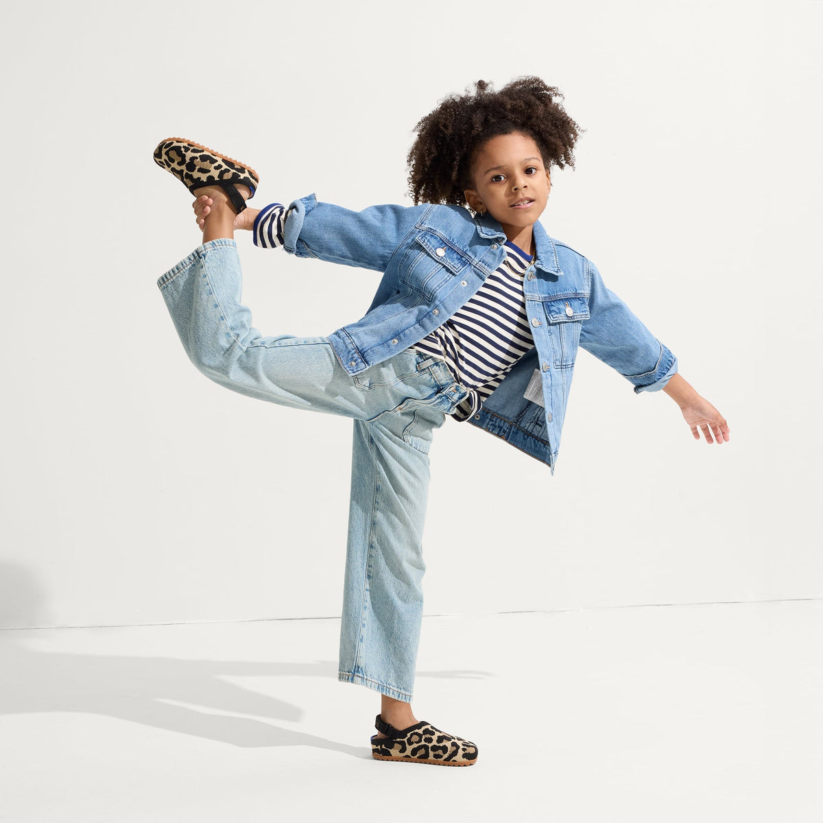 The Kids Clog in Original Desert Cat | Rothys Kids|New