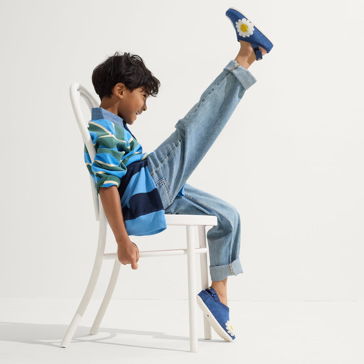 The Kids Clog in Indigo Daisy | Rothys Kids|New