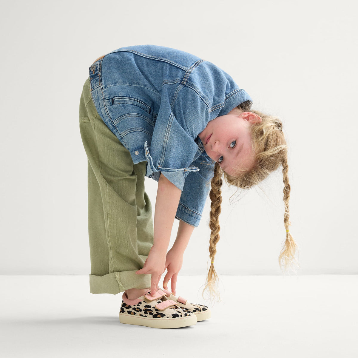 The Kids Strap Sneaker in Cat Blush | Rothys Kids|New