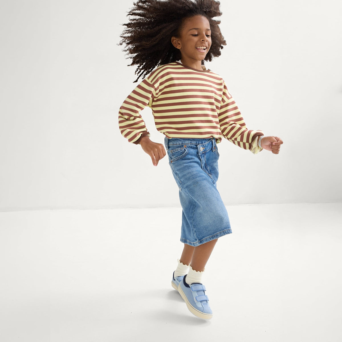 The Kids Strap Sneaker in Berry Blue | Rothys Kids|New