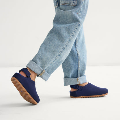 The Kids Clog in Deep Navy | Rothys Kids|New