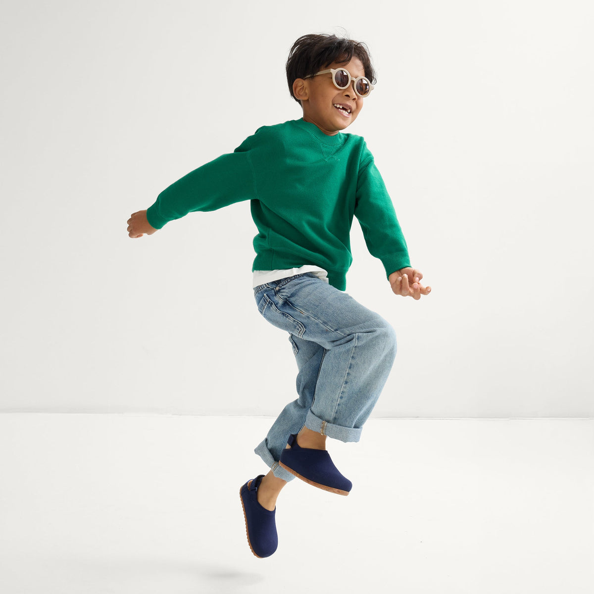 The Kids Clog in Deep Navy | Rothys Kids|New