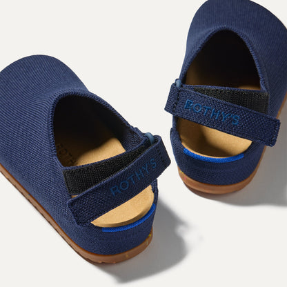 The Kids Clog in Deep Navy | Rothys Kids|New